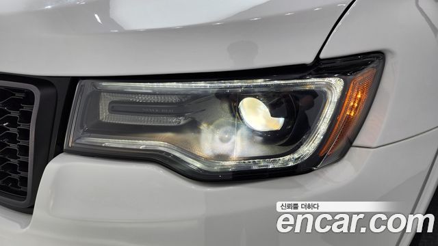 Jeep Cherokee 2021 — photo 8