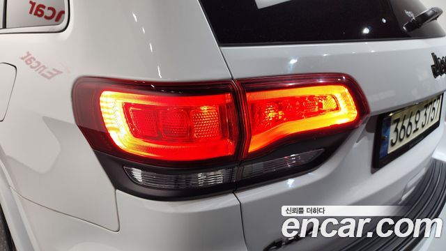Jeep Cherokee 2021 — photo 9