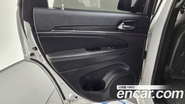 Jeep Cherokee 2021 — photo 15