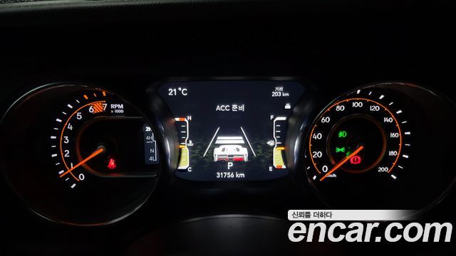 Jeep Wrangler 2023 — photo 11