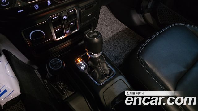 Jeep Wrangler 2023 — photo 12