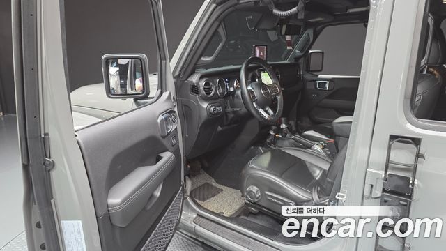 Jeep Wrangler 2023 — photo 13