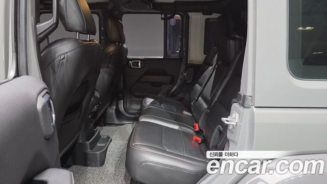 Jeep Wrangler 2023 — photo 18