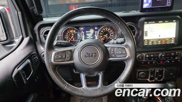 Jeep Wrangler 2023 — photo 19