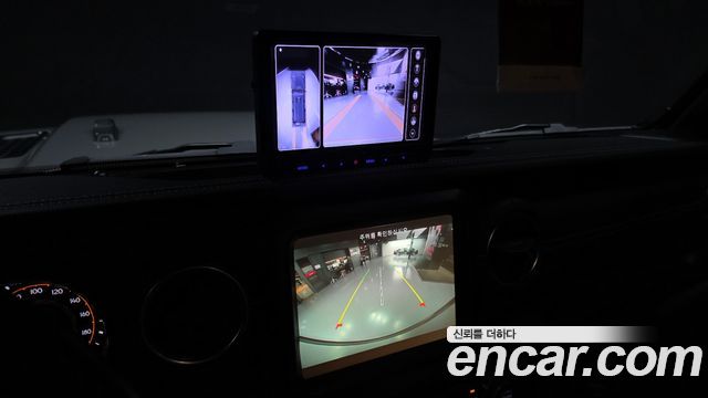 Jeep Wrangler 2023 — photo 21