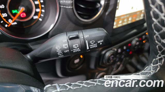 Jeep Wrangler 2023 — photo 23