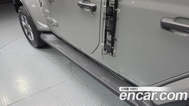 Jeep Wrangler 2023 — photo 26