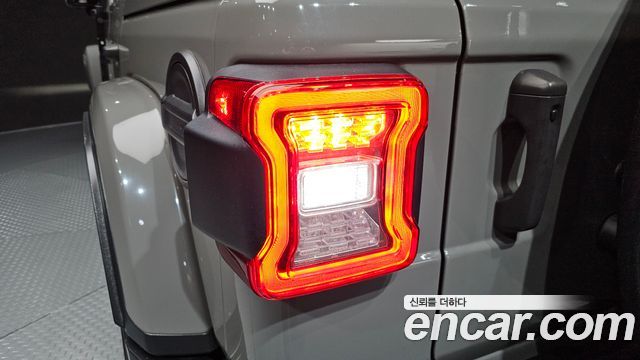 Jeep Wrangler 2023 — photo 9