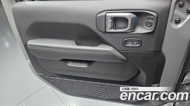 Jeep Wrangler 2023 — photo 14