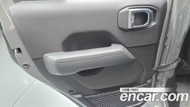 Jeep Wrangler 2023 — photo 15