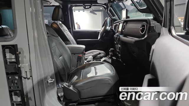 Jeep Wrangler 2023 — photo 16