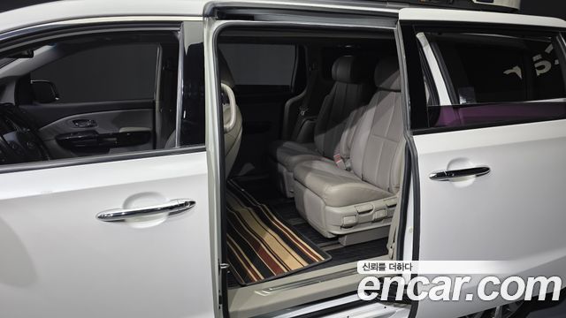 Kia Canival 2019 — photo 17