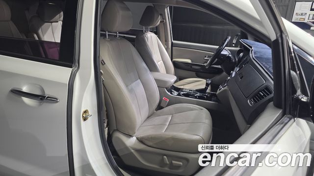 Kia Canival 2019 — photo 16