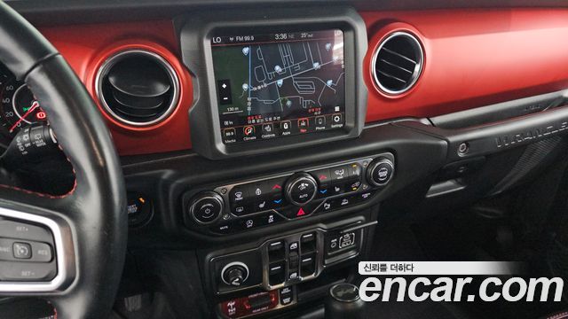 Jeep Wrangler 2021 — photo 12