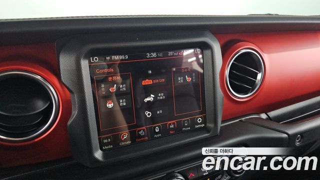 Jeep Wrangler 2021 — photo 15