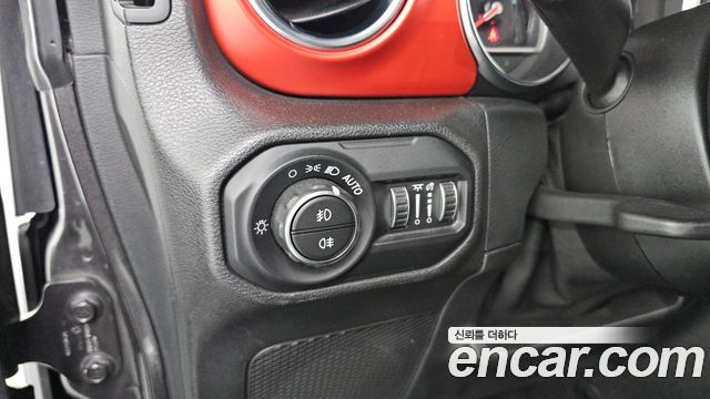 Jeep Wrangler 2021 — photo 16