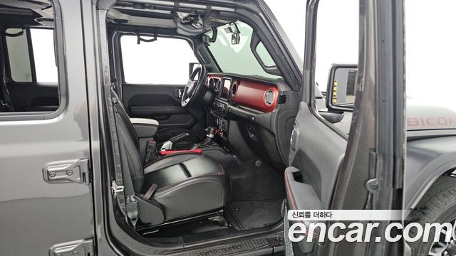 Jeep Wrangler 2021 — photo 18