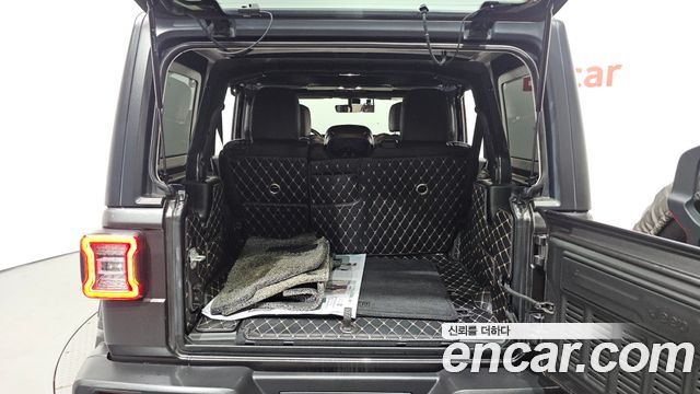 Jeep Wrangler 2021 — photo 20