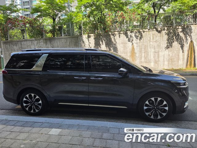 Kia Canival 2021 — photo 3