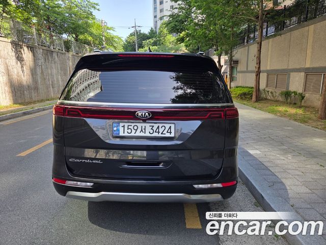 Kia Canival 2021 — photo 4