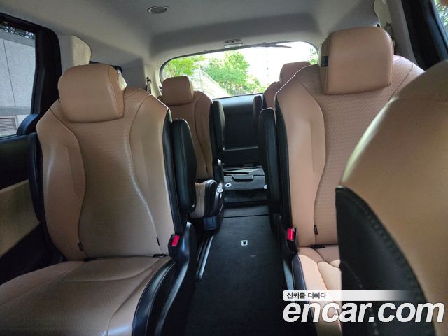 Kia Canival 2021 — photo 17