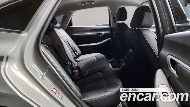 Hyundai Sonata 2022 — photo 17