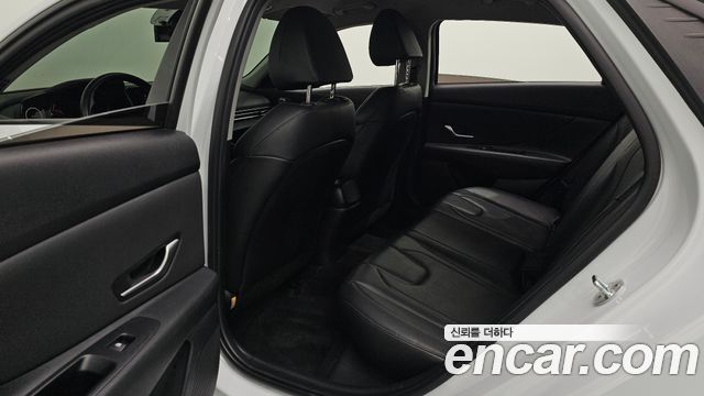 Hyundai AVANTE 2021 — photo 17