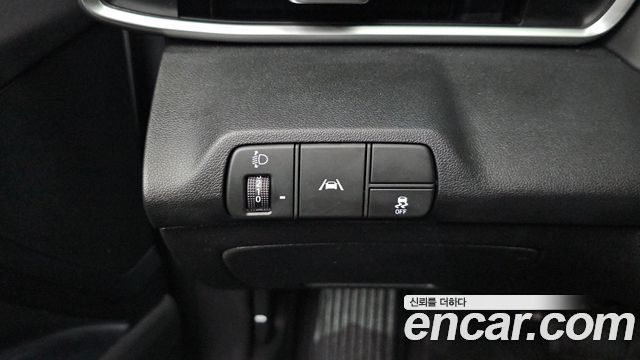 Hyundai AVANTE 2021 — photo 25
