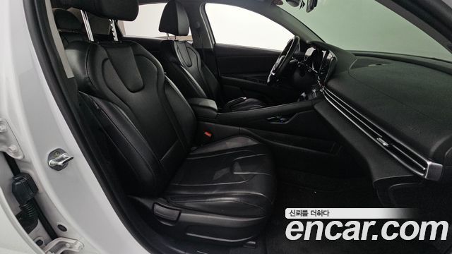 Hyundai AVANTE 2021 — photo 16