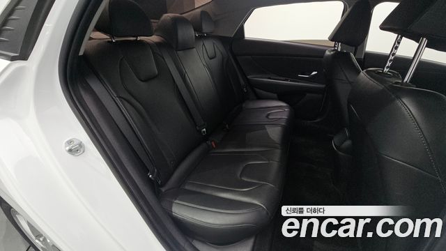 Hyundai AVANTE 2021 — photo 31