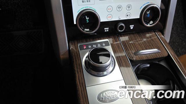 Land Rover Range Rover 2021 — photo 12