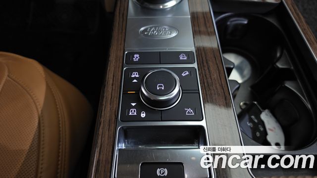 Land Rover Range Rover 2021 — photo 26
