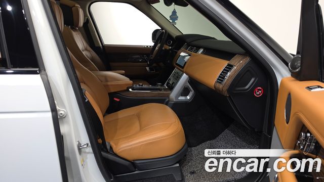 Land Rover Range Rover 2021 — photo 16