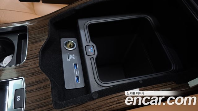 Land Rover Range Rover 2021 — photo 35
