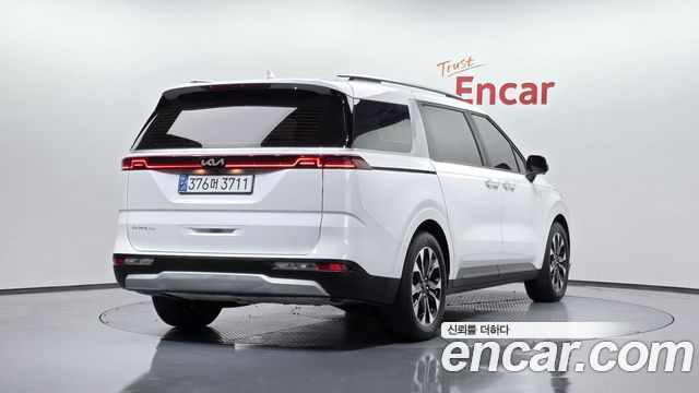 Kia Canival 2023 — photo 2
