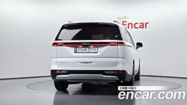 Kia Canival 2023 — photo 4