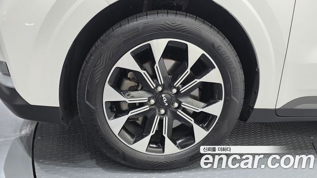 Kia Canival 2023 — photo 5