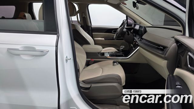 Kia Canival 2023 — photo 11