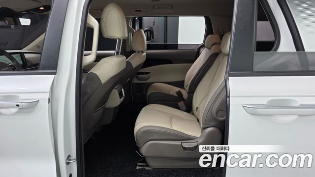 Kia Canival 2023 — photo 12
