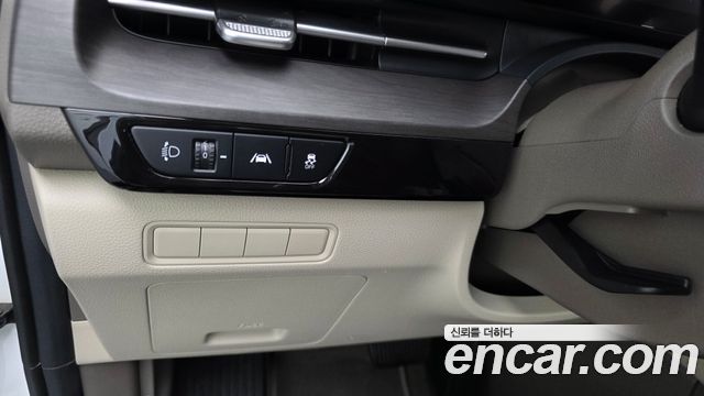 Kia Canival 2023 — photo 16