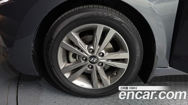 Hyundai AVANTE 2018 — photo 5