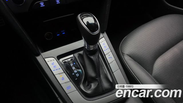 Hyundai AVANTE 2018 — photo 9