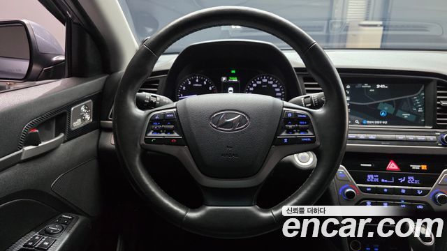 Hyundai AVANTE 2018 — photo 13