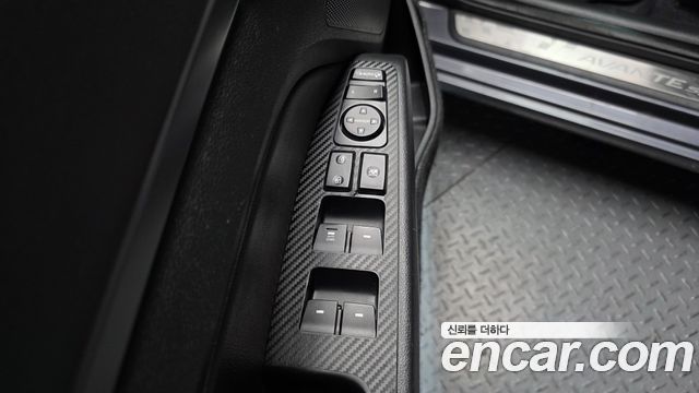 Hyundai AVANTE 2018 — photo 14