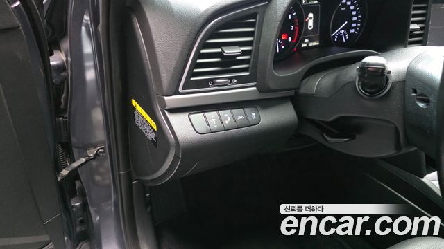 Hyundai AVANTE 2018 — photo 15