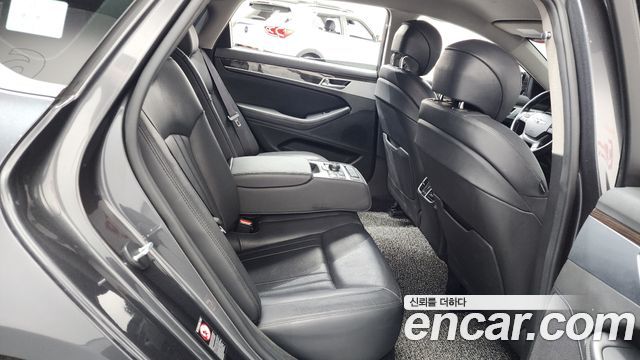 Genesis G80 2018 — photo 17