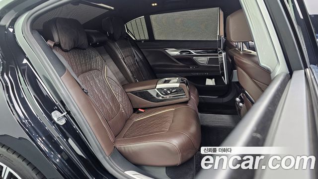 BMW 7-Series 2020 — photo 11