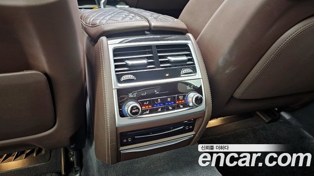 BMW 7-Series 2020 — photo 15