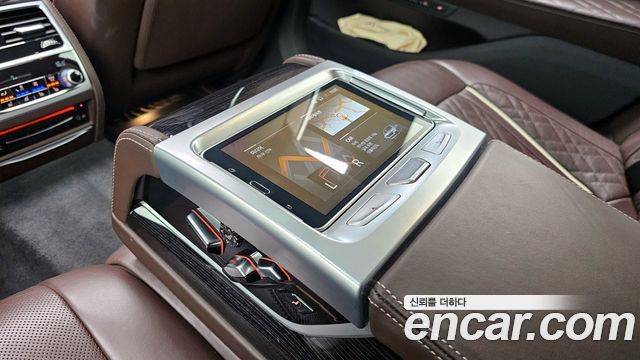 BMW 7-Series 2020 — photo 16