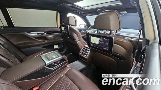 BMW 7-Series 2020 — photo 17